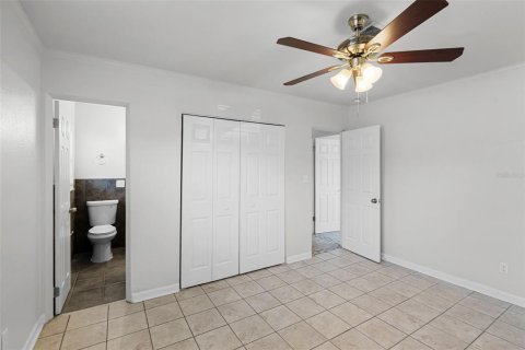 House in Orlando, Florida 3 bedrooms, 121.61 sq.m. № 1736565 - photo 24