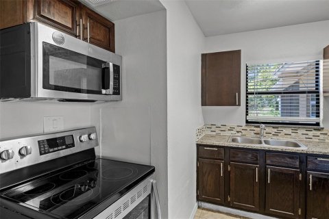 House in Orlando, Florida 3 bedrooms, 121.61 sq.m. № 1736565 - photo 10
