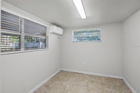 House in Orlando, Florida 3 bedrooms, 121.61 sq.m. № 1736565 - photo 27