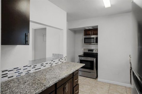 House in Orlando, Florida 3 bedrooms, 121.61 sq.m. № 1736565 - photo 9