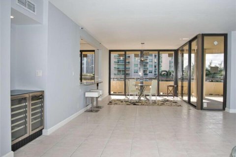Condo in Miami, Florida, 2 bedrooms № 2262143 - photo 11