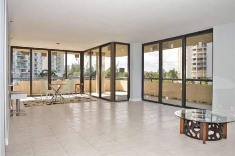 Condo in Miami, Florida, 2 bedrooms № 2262143 - photo 10