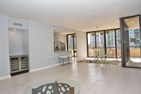 Condo in Miami, Florida, 2 bedrooms № 2262143 - photo 9