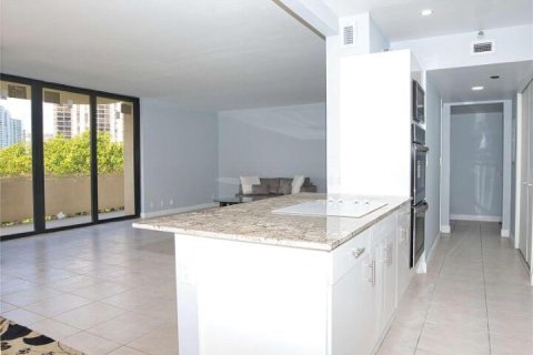 Condo in Miami, Florida, 2 bedrooms № 2262143 - photo 8