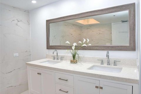 Condo in Miami, Florida, 2 bedrooms № 2262143 - photo 19