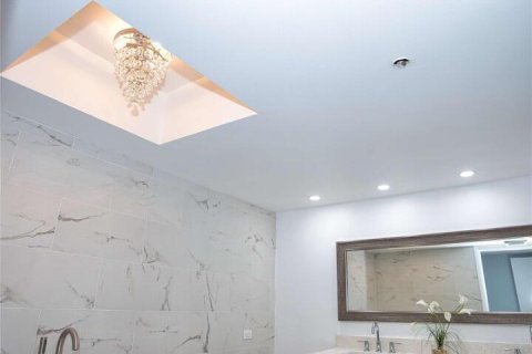 Condo in Miami, Florida, 2 bedrooms № 2262143 - photo 26