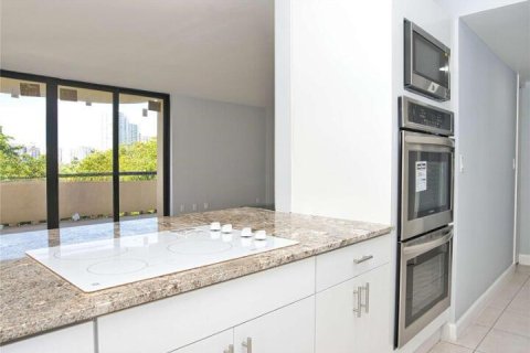 Condo in Miami, Florida, 2 bedrooms № 2262143 - photo 7