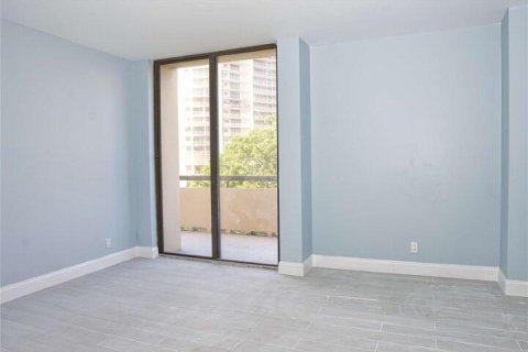 Condo in Miami, Florida, 2 bedrooms № 2262143 - photo 28