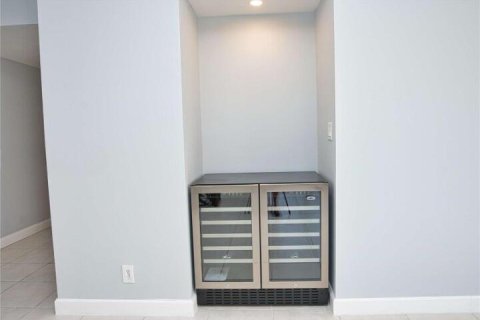 Condo in Miami, Florida, 2 bedrooms № 2262143 - photo 12