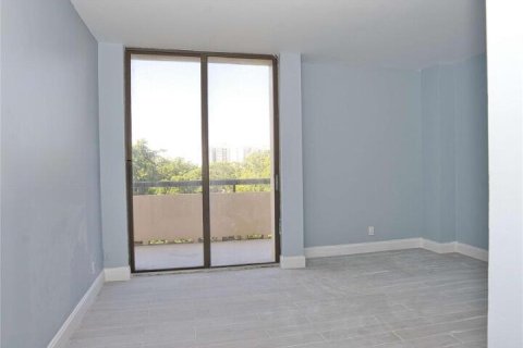 Condo in Miami, Florida, 2 bedrooms № 2262143 - photo 27