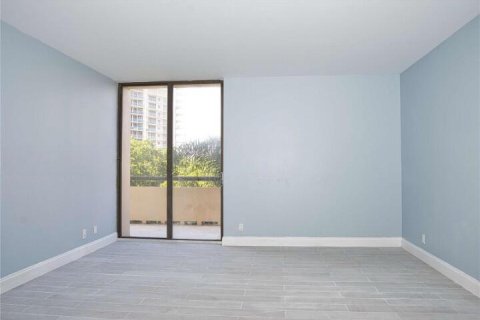 Condo in Miami, Florida, 2 bedrooms № 2262143 - photo 15