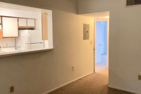 Condominio en alquiler en Oakland Park, Florida, 1 dormitorio, 77.48 m2 № 1932864 - foto 3