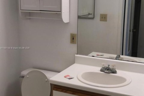 Condominio en alquiler en Oakland Park, Florida, 1 dormitorio, 77.48 m2 № 1932864 - foto 14