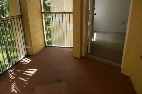 Condominio en alquiler en Oakland Park, Florida, 1 dormitorio, 77.48 m2 № 1932864 - foto 12
