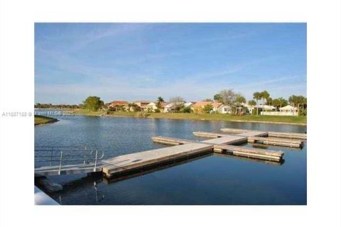 Condominio en alquiler en Oakland Park, Florida, 1 dormitorio, 77.48 m2 № 1932864 - foto 18