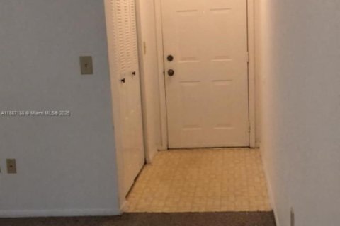 Condominio en alquiler en Oakland Park, Florida, 1 dormitorio, 77.48 m2 № 1932864 - foto 4