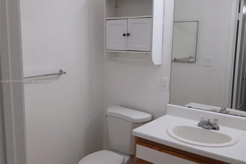Condominio en alquiler en Oakland Park, Florida, 1 dormitorio, 77.48 m2 № 1932864 - foto 15