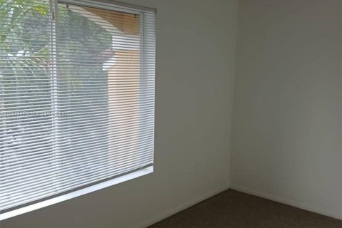 Condominio en alquiler en Oakland Park, Florida, 1 dormitorio, 77.48 m2 № 1932864 - foto 8