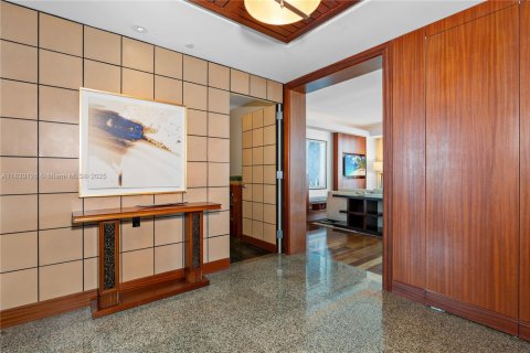 Condo in Bal Harbour, Florida, 1 bedroom  № 1809009 - photo 9