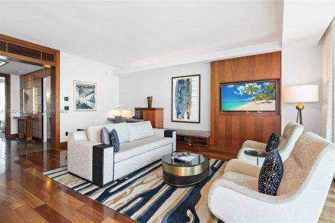 Condo in Bal Harbour, Florida, 1 bedroom  № 1809009 - photo 8