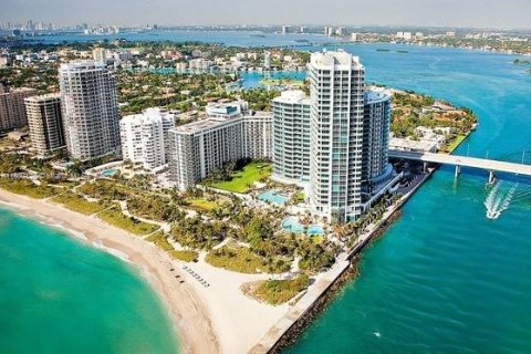 Condo in Bal Harbour, Florida, 1 bedroom  № 1809009 - photo 1