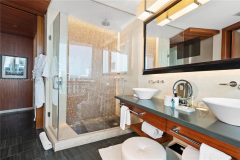 Condo in Bal Harbour, Florida, 1 bedroom  № 1809009 - photo 6