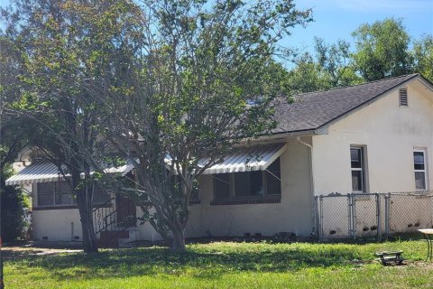 House in Saint Petersburg, Florida 2 bedrooms, 111.11 sq.m. № 2218552