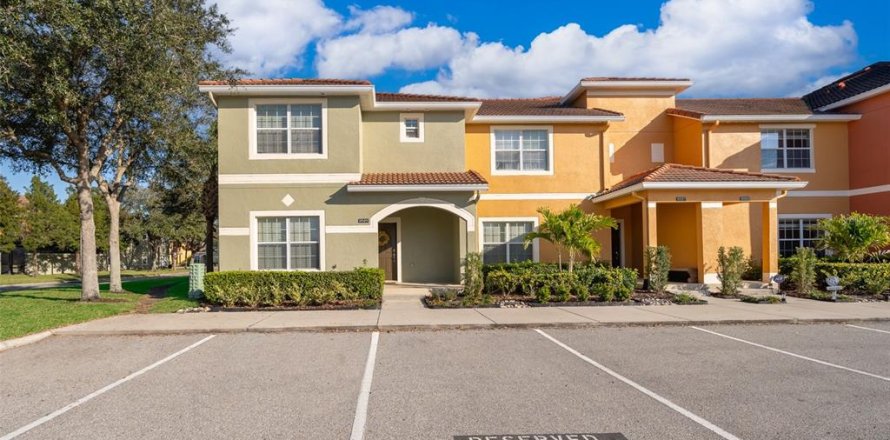 Adosado en Kissimmee, Florida 5 dormitorios, 188.03 m2 № 2429323