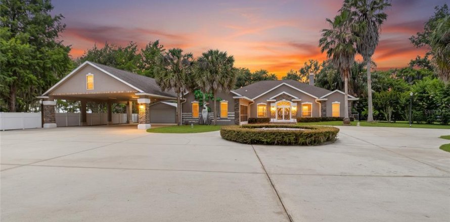 House in Hawthorne, Florida 4 bedrooms, 280.75 sq.m. № 2147473