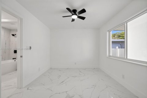 House in Dania Beach, Florida 3 bedrooms, 142.14 sq.m. № 1994023 - photo 16