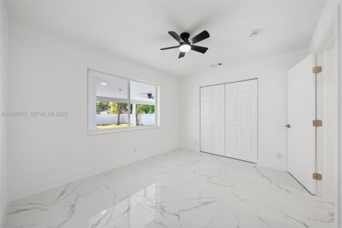 House in Dania Beach, Florida 3 bedrooms, 142.14 sq.m. № 1994023 - photo 14