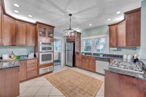 House in Saint Petersburg, Florida 3 bedrooms, 269.97 sq.m. № 1363561 - photo 24