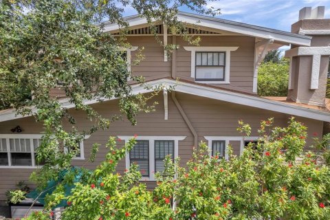 House in Saint Petersburg, Florida 3 bedrooms, 269.97 sq.m. № 1363561 - photo 7