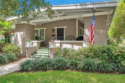 House in Saint Petersburg, Florida 3 bedrooms, 269.97 sq.m. № 1363561 - photo 1