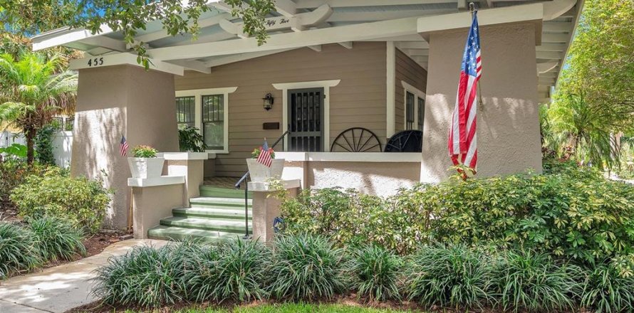House in Saint Petersburg, Florida 3 bedrooms, 269.97 sq.m. № 1363561