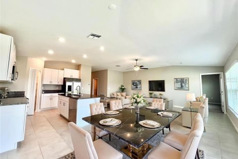 House in Wesley Chapel, Florida 4 bedrooms, 180.14 sq.m. № 1912503 - photo 6