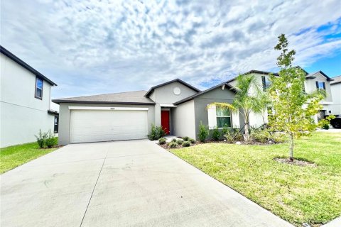 House in Wesley Chapel, Florida 4 bedrooms, 180.14 sq.m. № 1912503 - photo 1