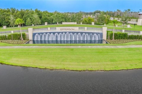 House in Wesley Chapel, Florida 4 bedrooms, 180.14 sq.m. № 1912503 - photo 2