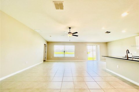 House in Wesley Chapel, Florida 4 bedrooms, 180.14 sq.m. № 1912503 - photo 8