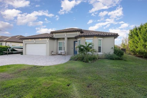 House in Titusville, Florida 5 bedrooms, 223.15 sq.m. № 1386736 - photo 2