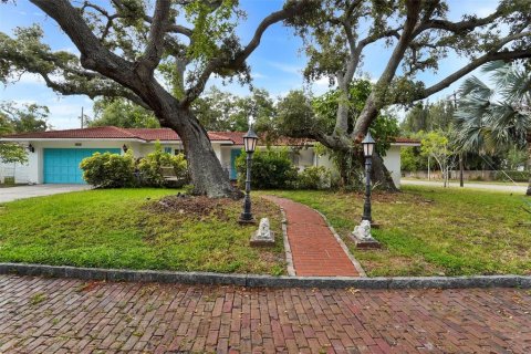 Casa en Saint Petersburg, Florida 3 dormitorios, 139.73 m2 № 2196202