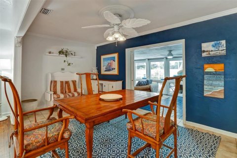 House in Saint Petersburg, Florida 3 bedrooms, 139.73 sq.m. № 2196202 - photo 10