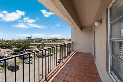 Copropriété à louer à Hialeah, Floride: 2 chambres, 92.53 m2 № 2084559 - photo 18