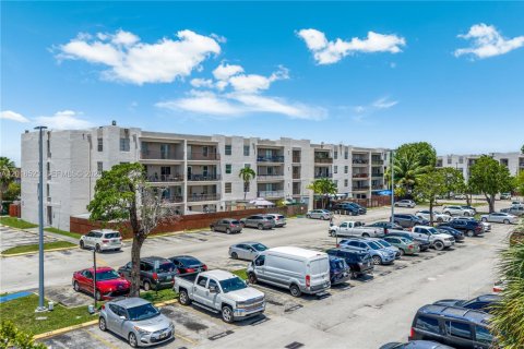 Condo à Hialeah, Floride, 2 chambres  № 2084559