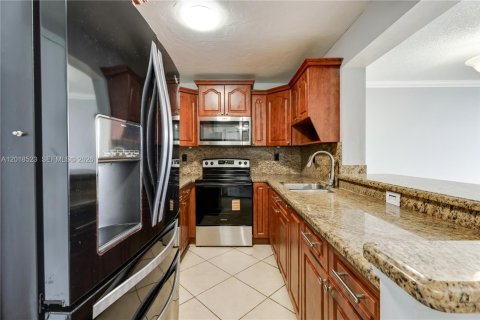 Copropriété à louer à Hialeah, Floride: 2 chambres, 92.53 m2 № 2084559 - photo 3