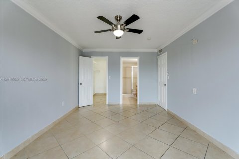 Copropriété à louer à Hialeah, Floride: 2 chambres, 92.53 m2 № 2084559 - photo 11