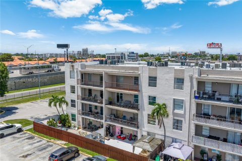 Copropriété à louer à Hialeah, Floride: 2 chambres, 92.53 m2 № 2084559 - photo 22