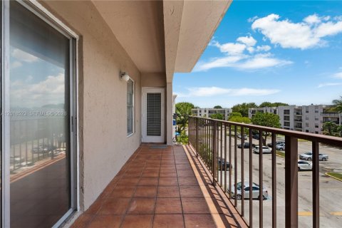 Copropriété à louer à Hialeah, Floride: 2 chambres, 92.53 m2 № 2084559 - photo 17