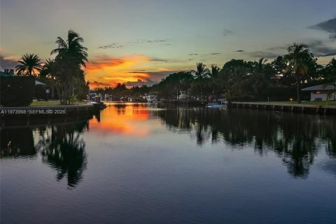 Casa en alquiler en Hallandale Beach, Florida, 4 dormitorios, 310.29 m2 № 2033687 - foto 7