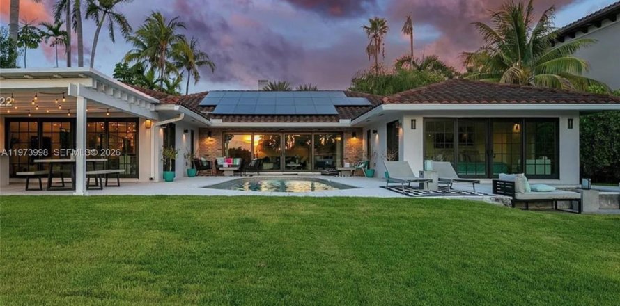 Casa en Hallandale Beach, Florida 4 dormitorios, 310.29 m2 № 2033687